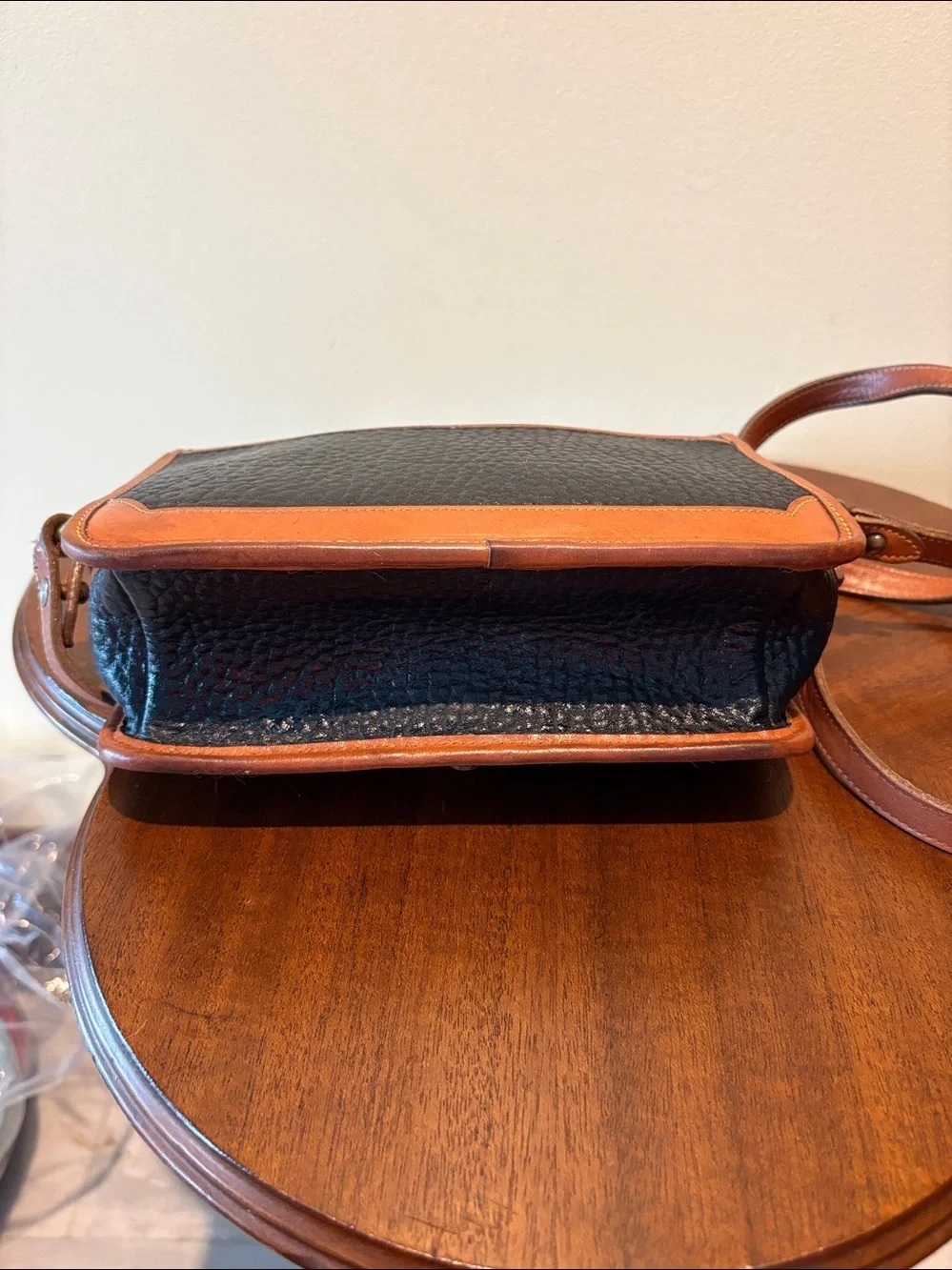 Dooney & Bourke All weather Leather Crossbody bag thick leather black/brown EUC